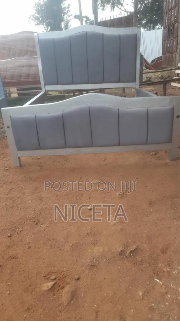 Gray Straight Lines Mocket Classic Bed