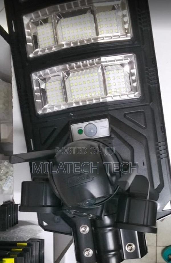 Modern Streetlights With Ai Solar Camera + Lighting 2 in 1