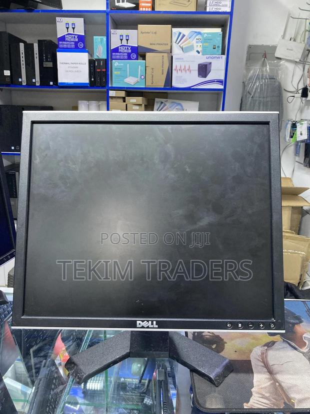 Dell 19” Square Monitor – Hd 720p Display Screen