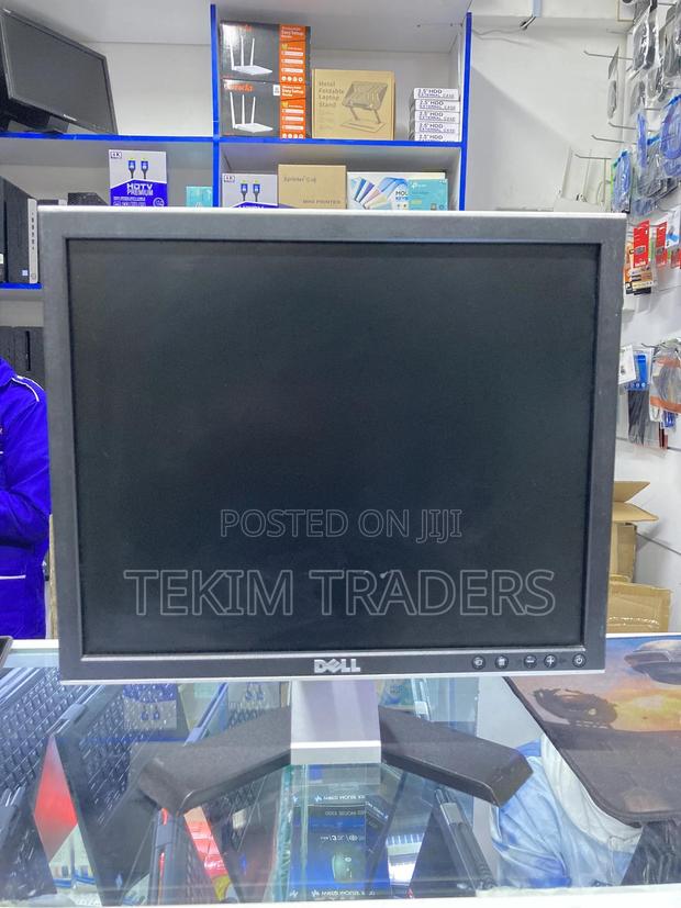 Dell 17” Square Monitor – Sharp 720p Display - main view