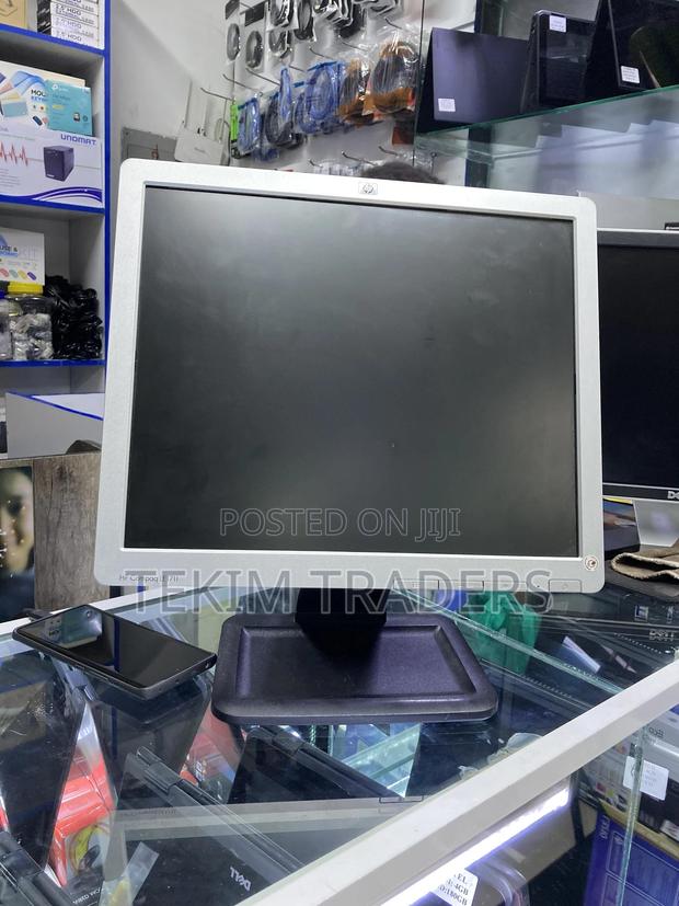 Hp 17-Inch 720p Monitor – Compact Square Screen - main view