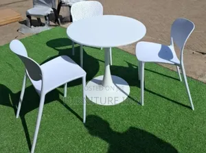 Circular Beautiful Dining Table Set