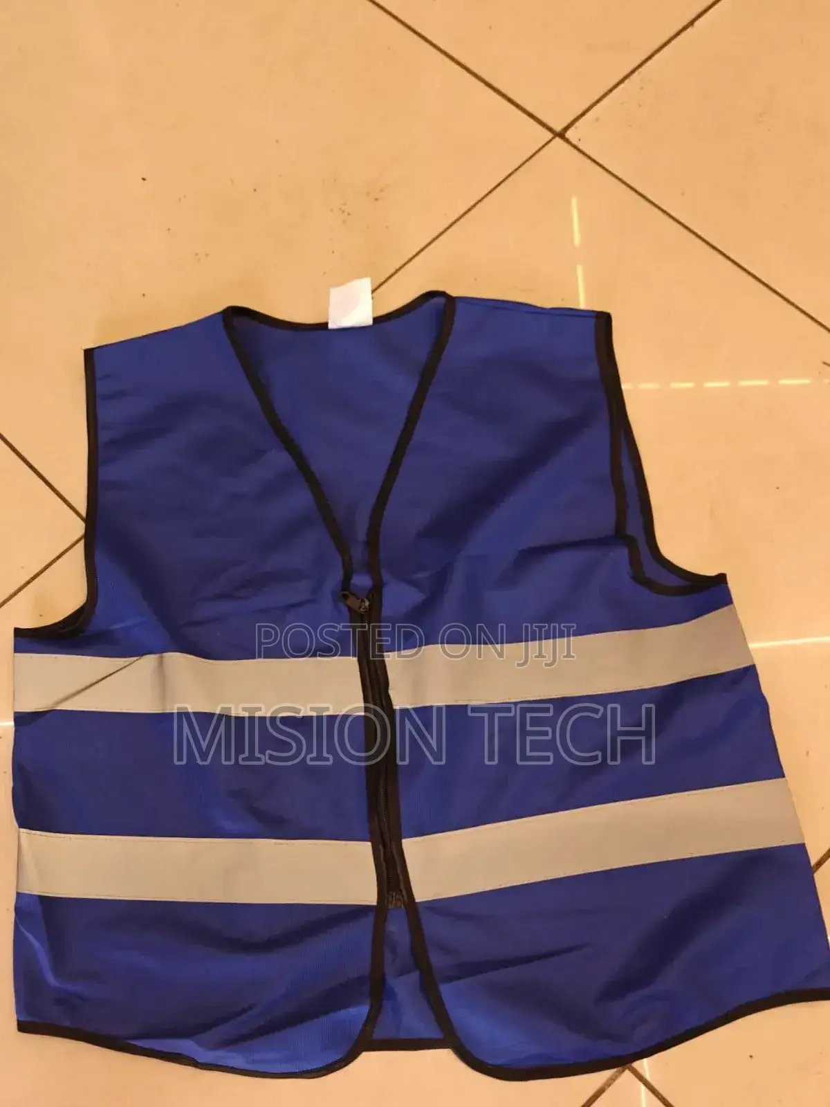 Reflector Jacket With A Zip****