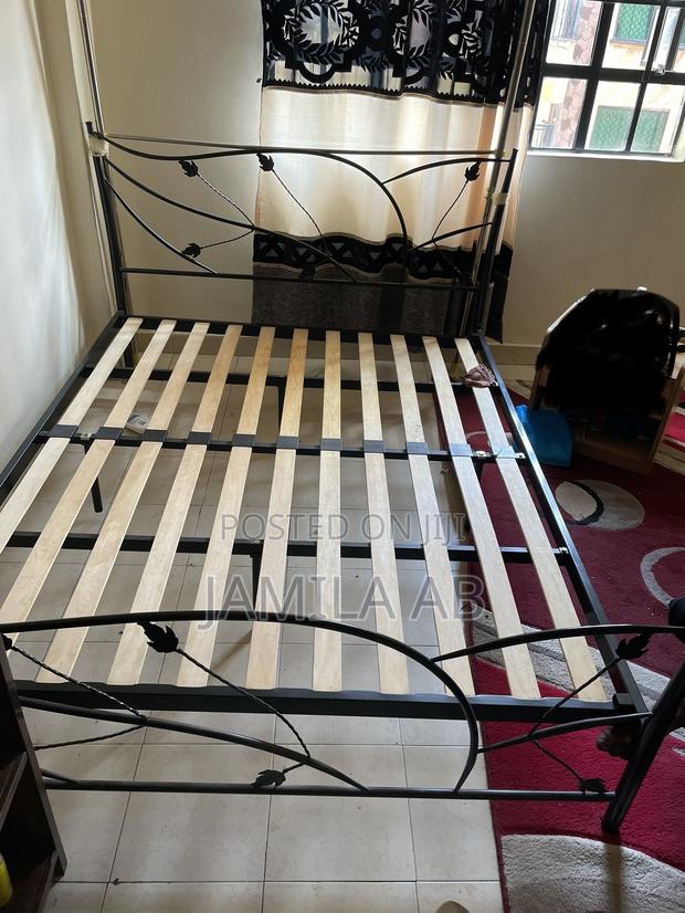 Queen Size Bed With Spring Mattress. - thumbnail 2
