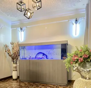 Display Aquarium – With Pump, Fish Food