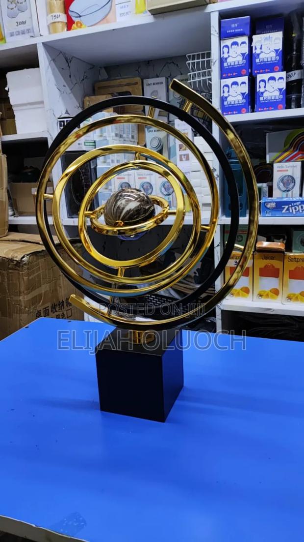 Gold Round Decor