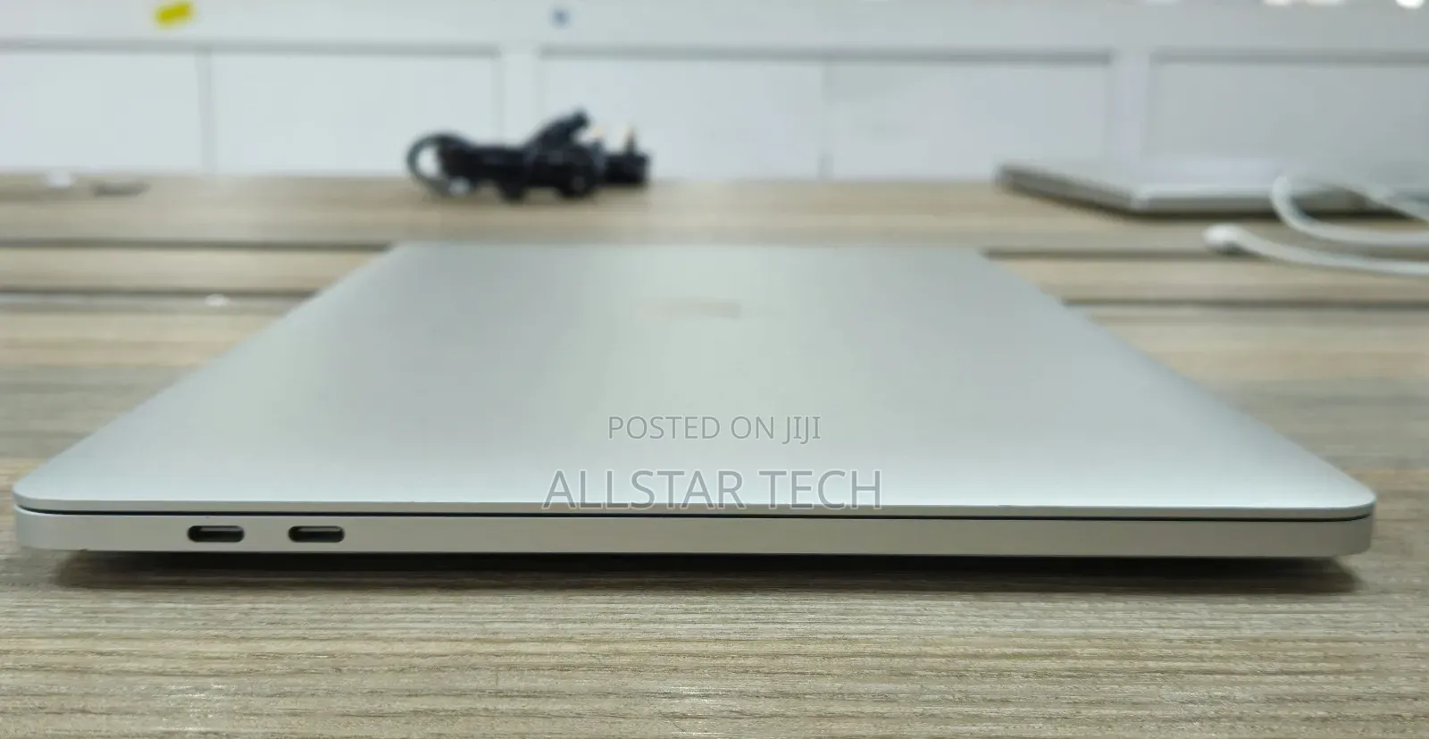 Laptop Apple MacBook Pro 2020 16GB Intel Core I7 SSD 256GB