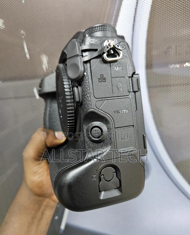 Nikon Z9 Mirrorless Camera - thumbnail 4