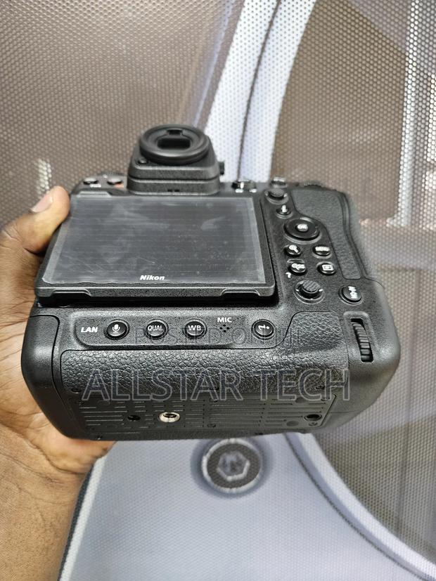 Nikon Z9 Mirrorless Camera - thumbnail 6