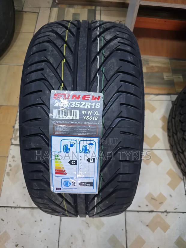 265/35r18 Sunew Tyre - main view