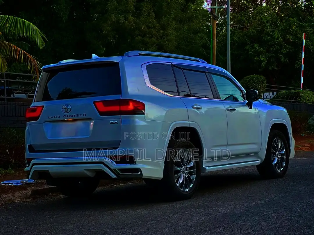 Toyota Land Cruiser Prado 2022 Pearl