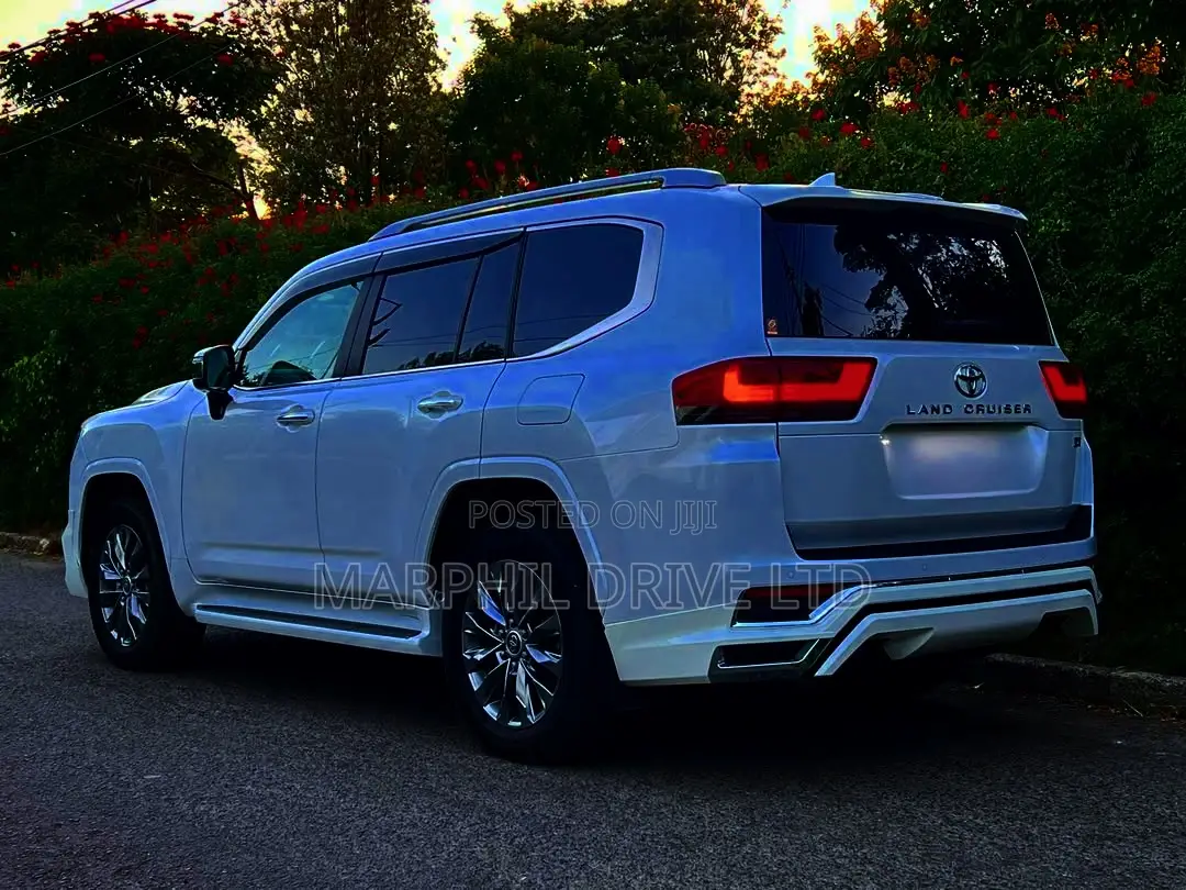 Toyota Land Cruiser Prado 2022 Pearl