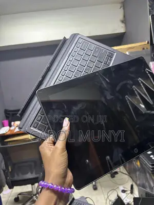 New Laptop HP Elite X2 1012 G2 8GB Intel Core I5 SSD 256GB
