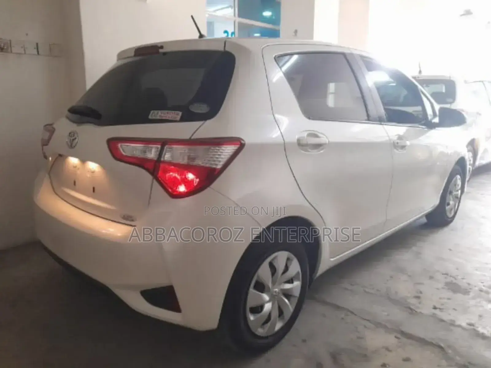 Toyota Vitz 1.0 FWD 5dr 2018 Pearl