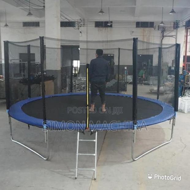 8ft Trampoline With Safety Enclosure Net - thumbnail 3