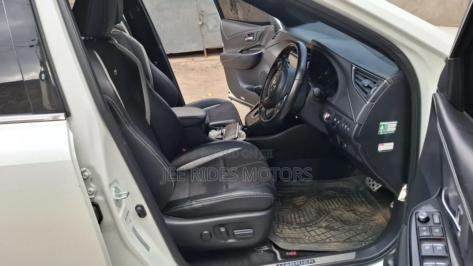 Toyota Harrier 2.0 2018 White