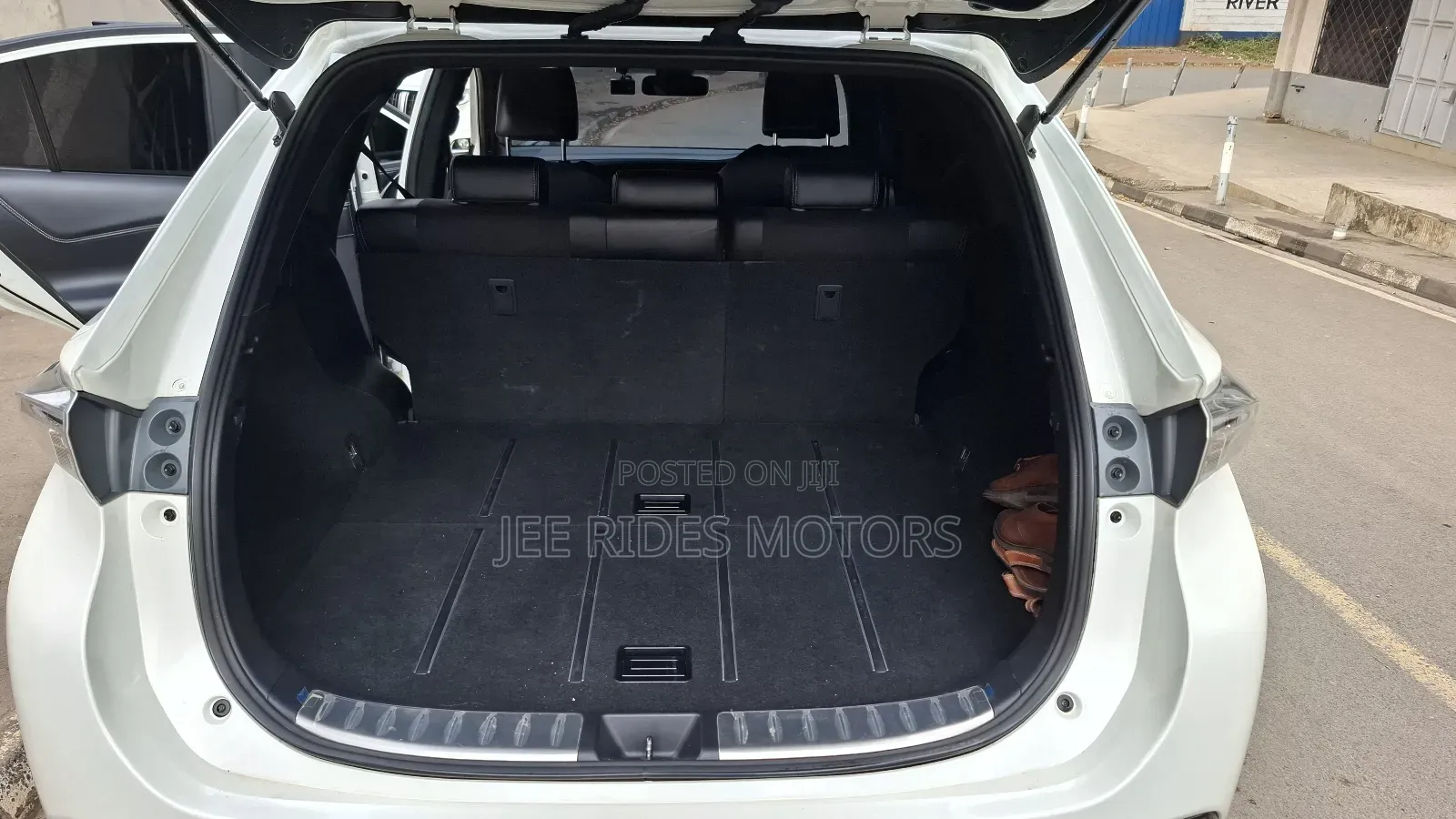 Toyota Harrier 2.0 2018 White