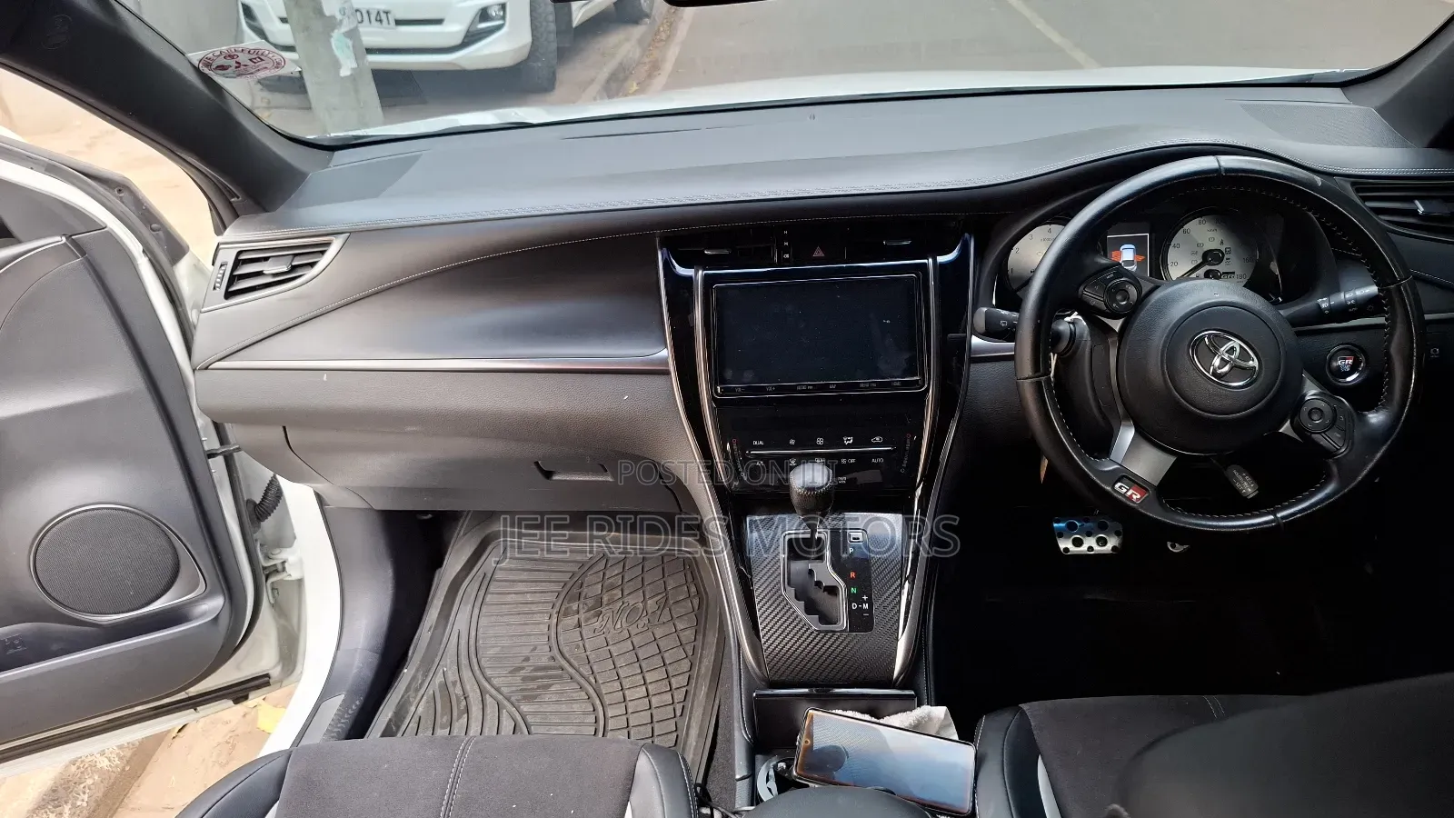 Toyota Harrier 2.0 2018 White