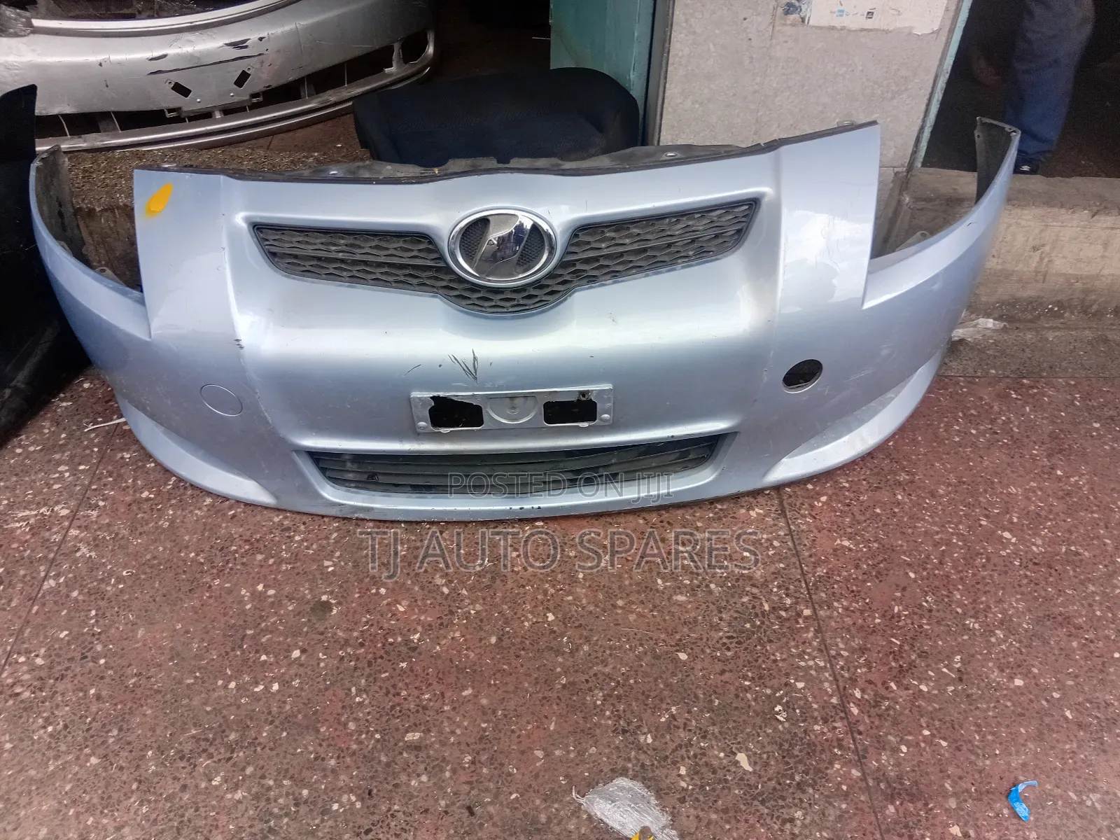 Auris 2008 Front Bumper