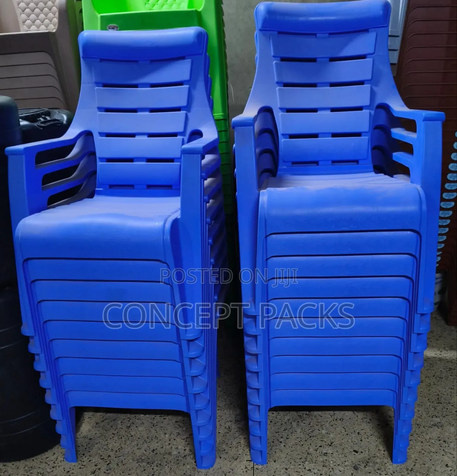 Lazy Boi Plastic Chair. Blue9
