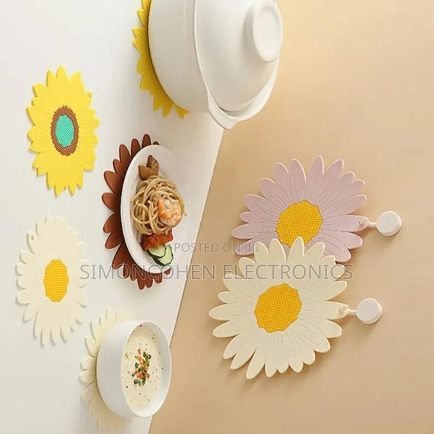 Daisy Shape Silicone Coaster Heat Resistant Mats Cup - main view
