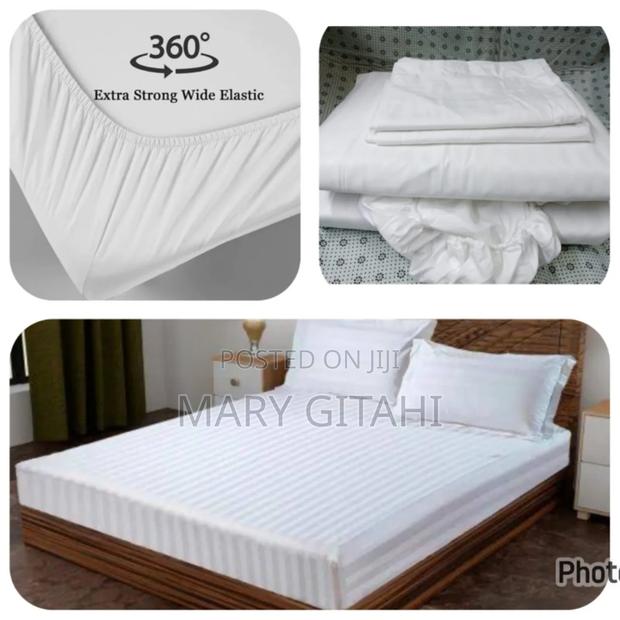 Pattern White Fitted Bedsheets - main view