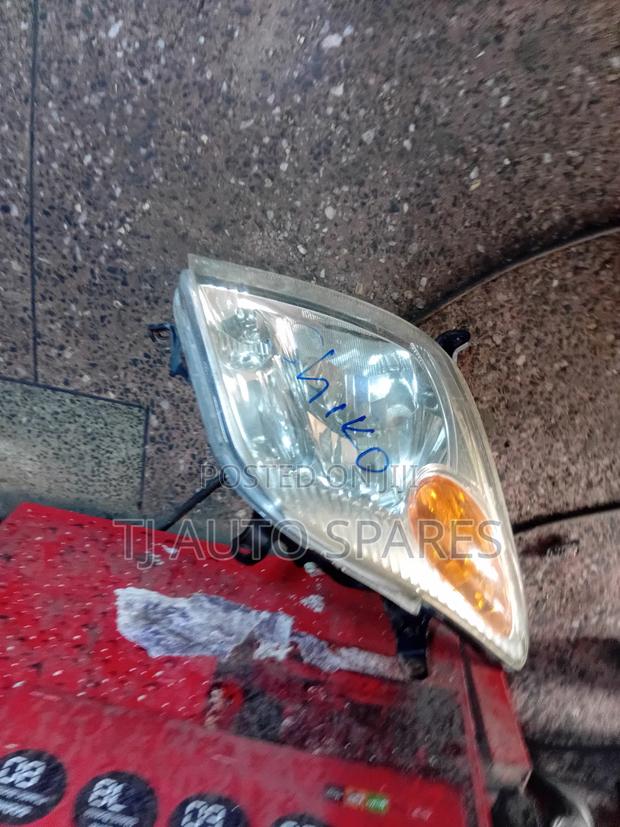 Ist 2005 Headlight - main view