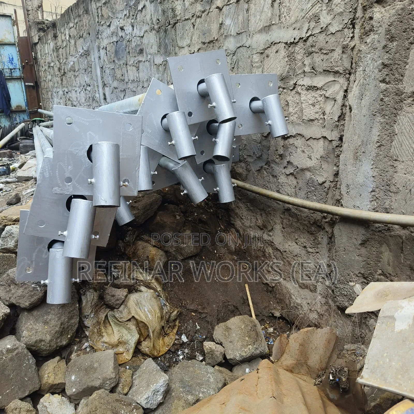 Galvanized Steel Lighting Poles With Custom Brackets