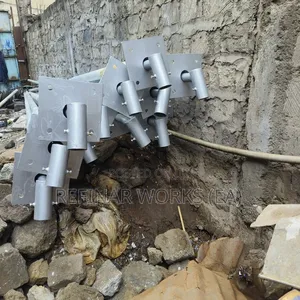 Galvanized Steel Lighting Poles With Custom Brackets