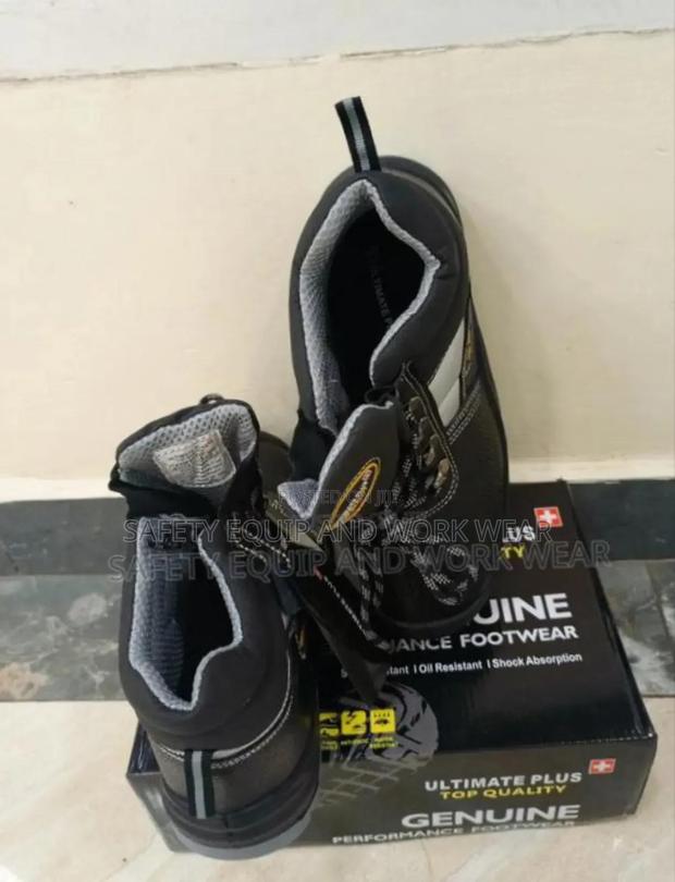 Ultimate Plus Safety Boot For Factory Workers - main view