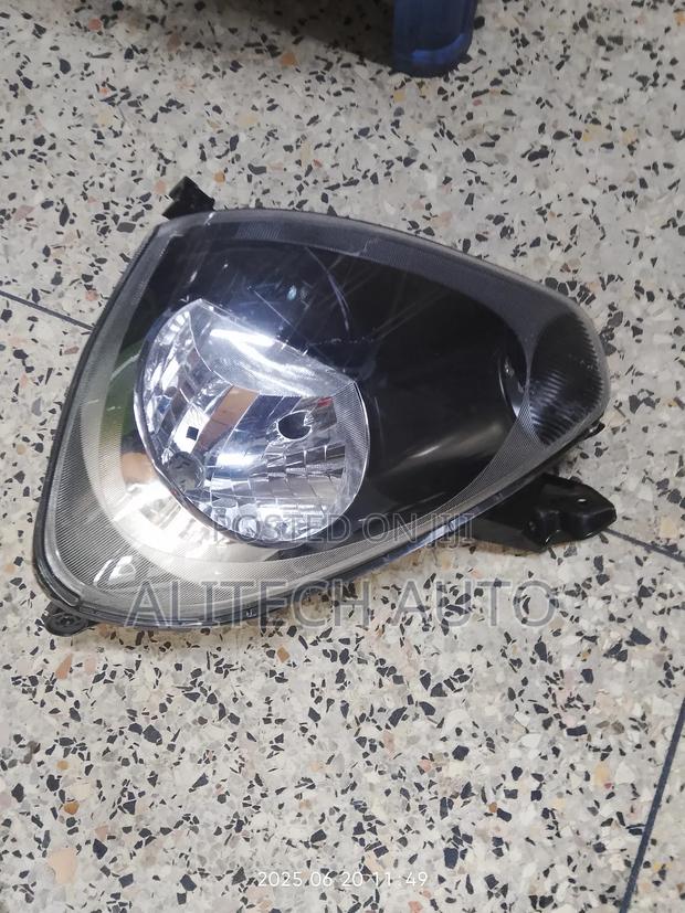 Daihatsu Mira Headlight Non