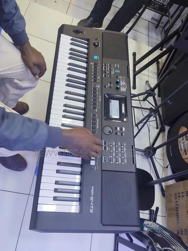 Musical Yamaha Keyboard - main view