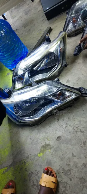Exceptional Quality Ex Japan Toyota Fielder 161 Headlight