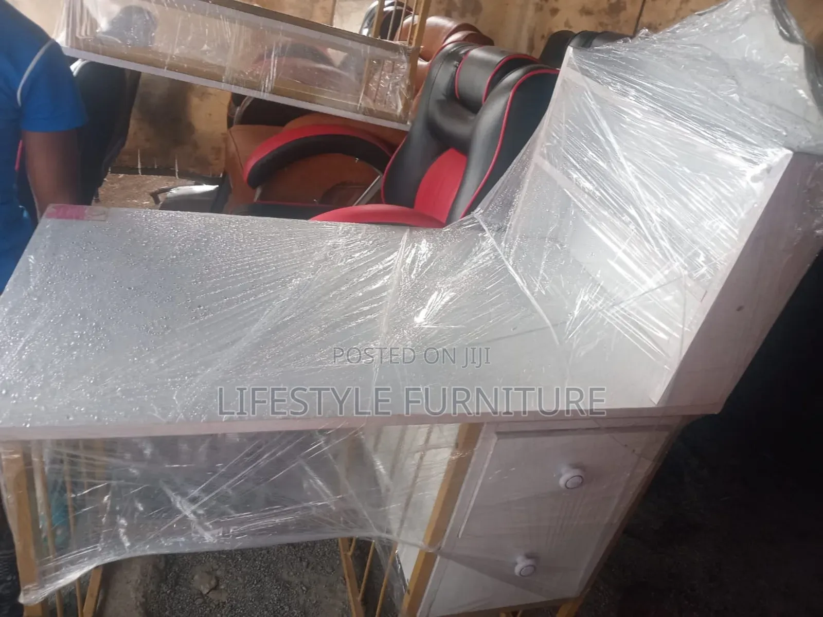 Classy Manicure Table