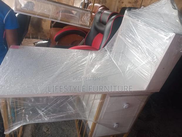 Classy Manicure Table - main view