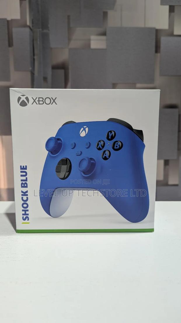 Microsoft Xbox One Wireless Controller - thumbnail 2