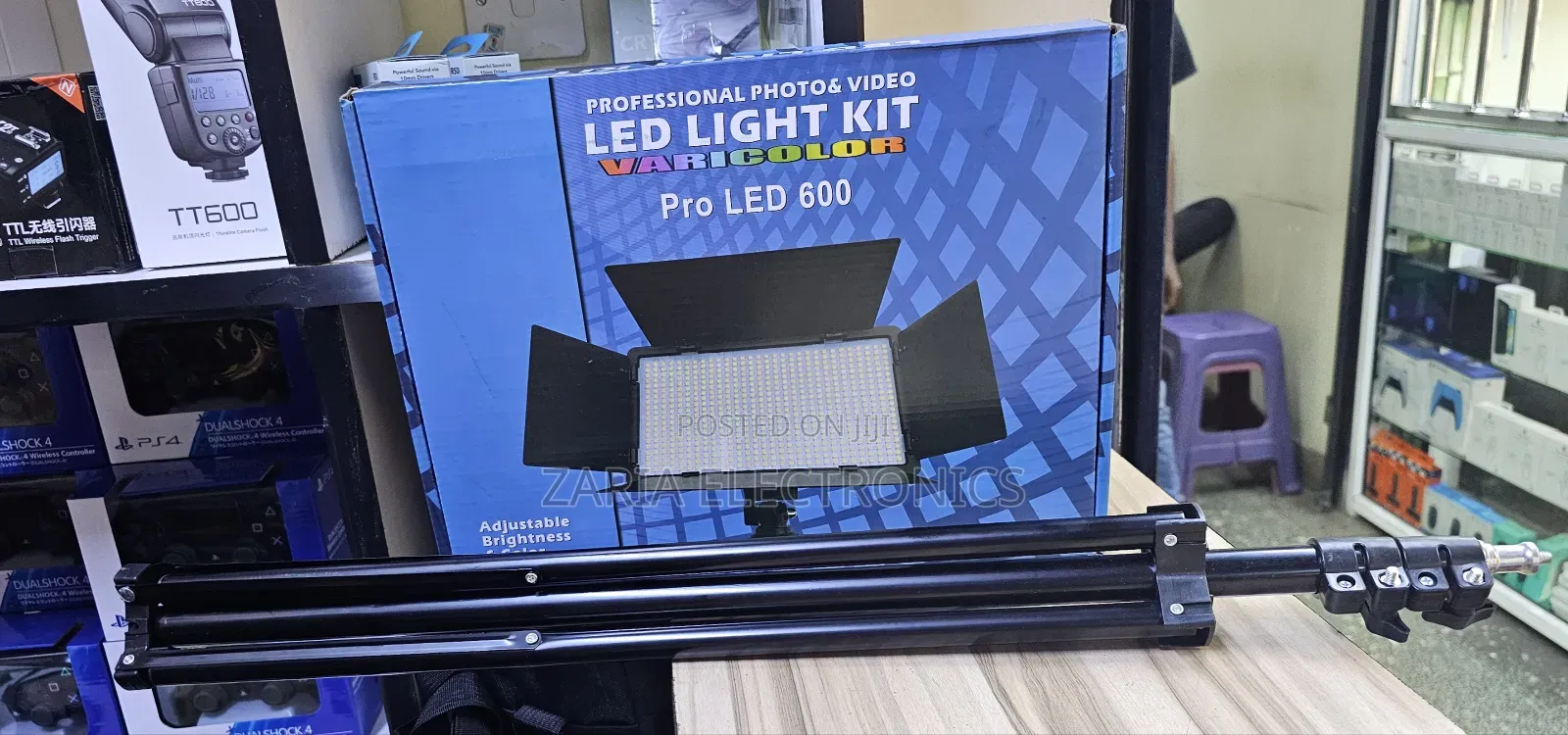 Led 600 Video Light With Stand, Batteries and Charger