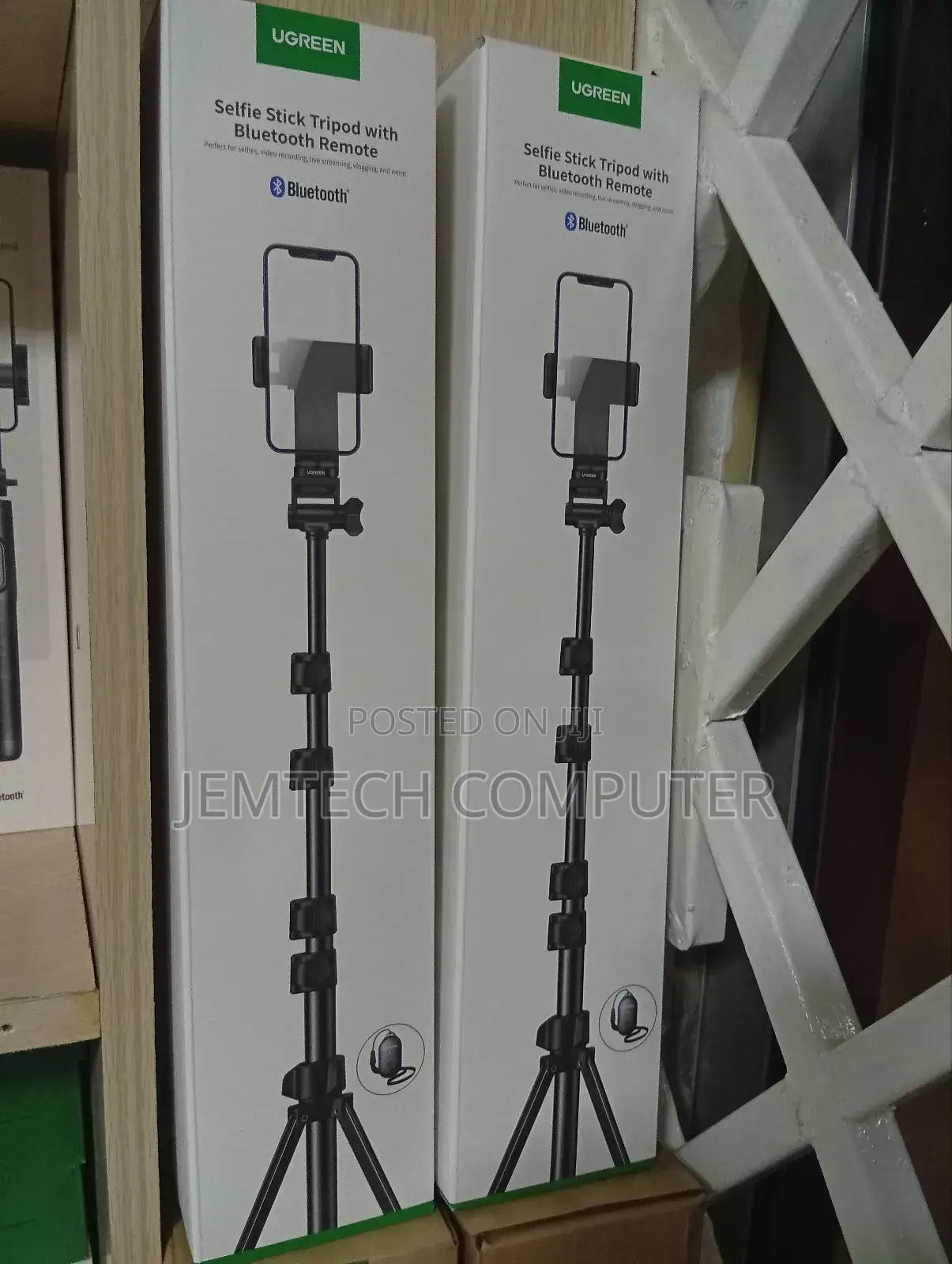 Ugreen Tripod Selfie Stick + Bluetooth Remote - Lp586