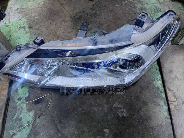 Headlight Fielder 2015 165 Headlight - main view
