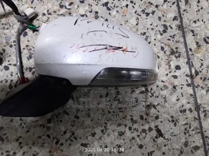 Toyota Prius Side Mirror With Indicator 2012
