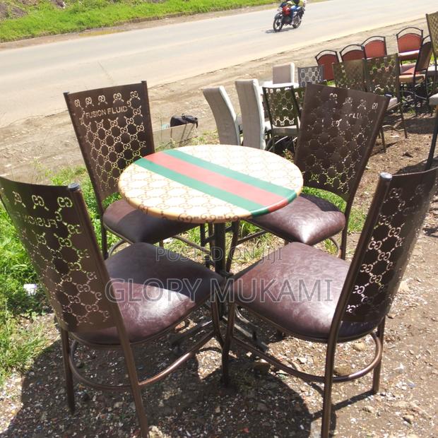 Restaurant And Bar Chair And Round Table Set