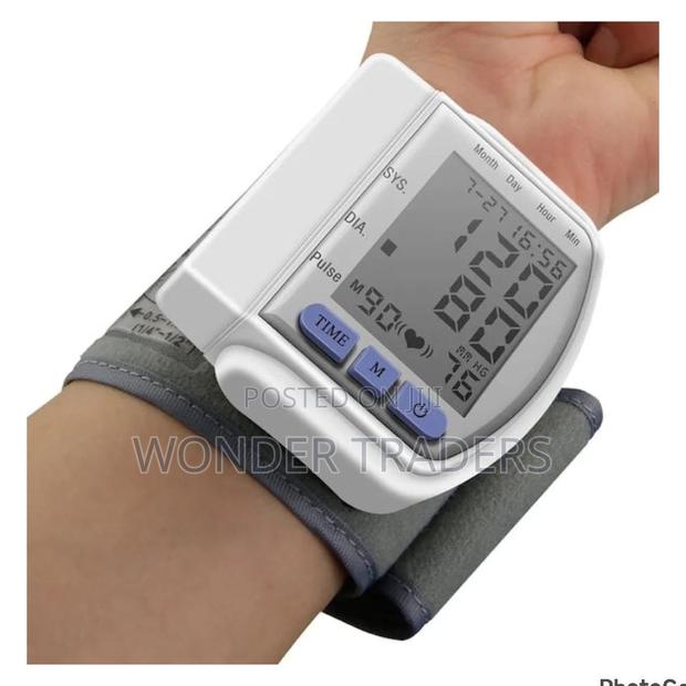 Digital Arm/Wrist Blood Pressure Bp Monitor Measuring Machin