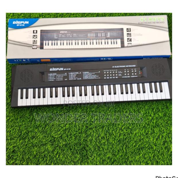 Portable Electric 61 Key Piano Keyboard Set With Microphone - main view