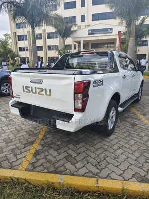 New Isuzu D-MAX 2025 Pearl