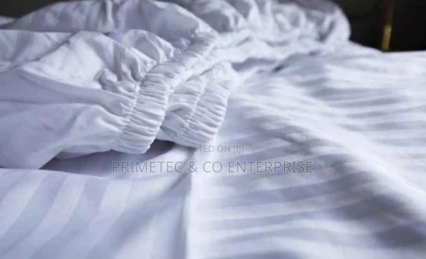 5 Pc White Fitted Bedsheets. - thumbnail 2
