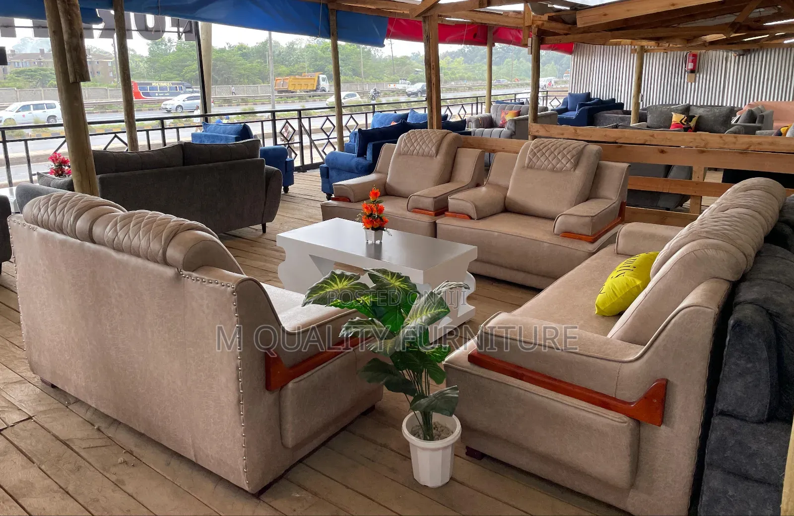 New 7 Seater Indoor Couches With Throw
