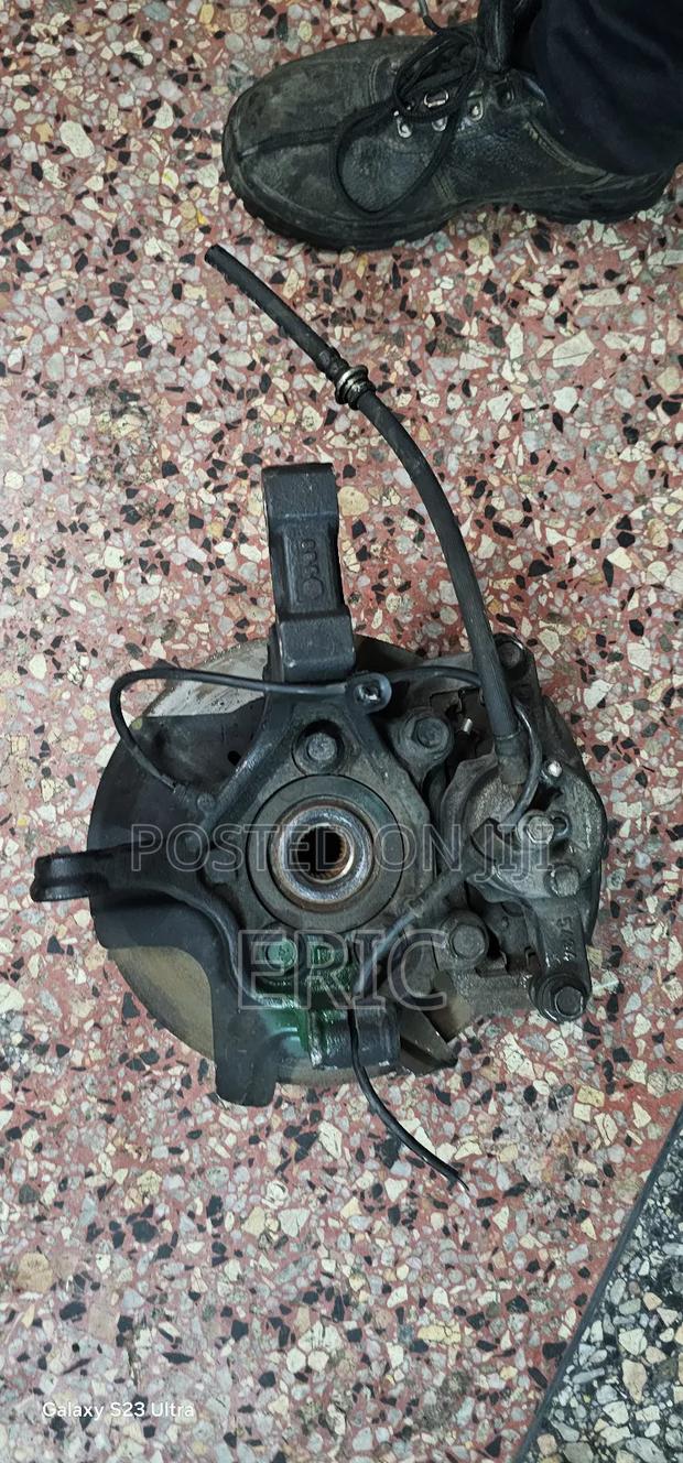 N V200 Front Hub