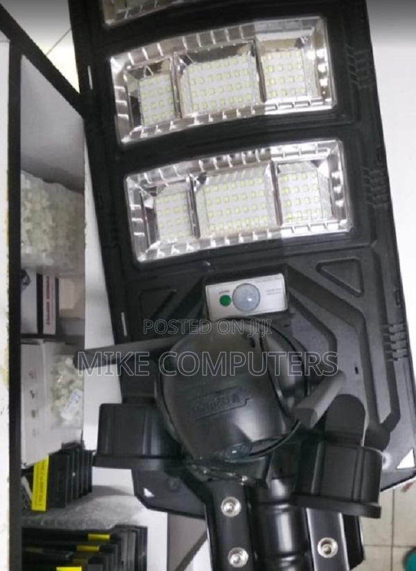 2-in-1 Functionality 450w + 450 Solar Security Streetlight