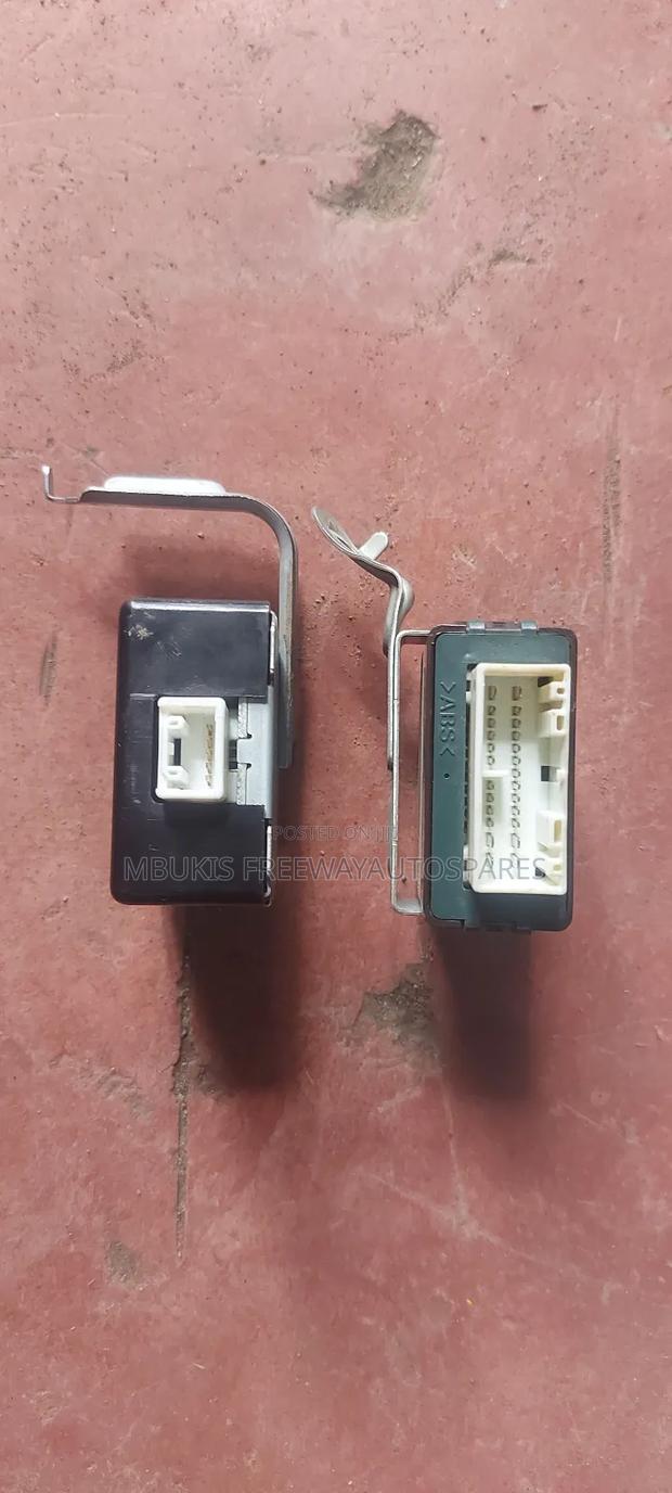 Receiver Door Control Toyota - thumbnail 3