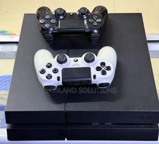Well Kept Ps4 Standard Console - thumbnail 2
